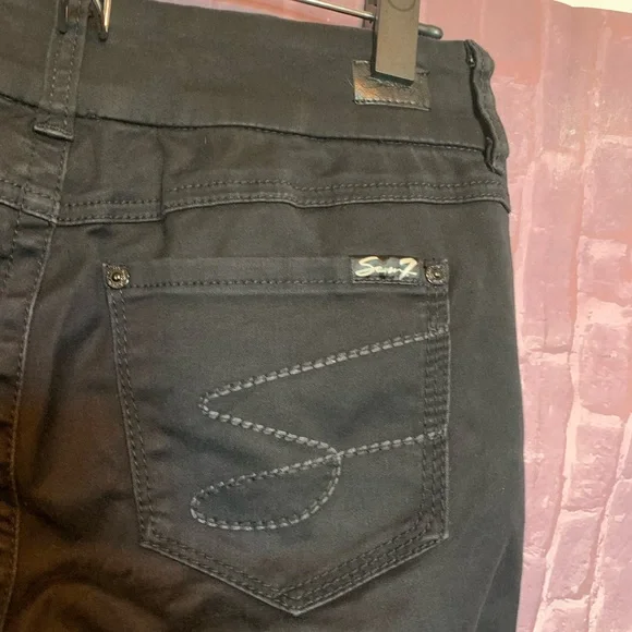 “Tummyless” Skinny Jeans in “Fawn Black” - Picture 4 of 9